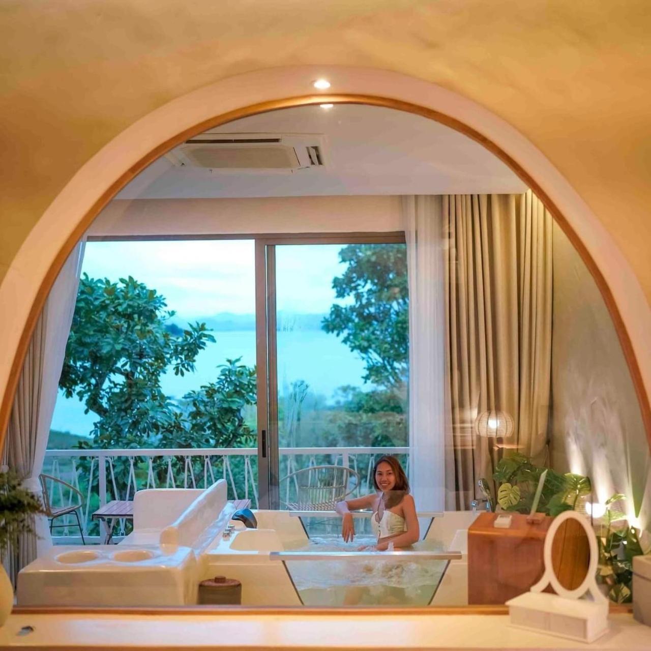 Le La Lake Resort And Spa 班康卡臣 外观 照片