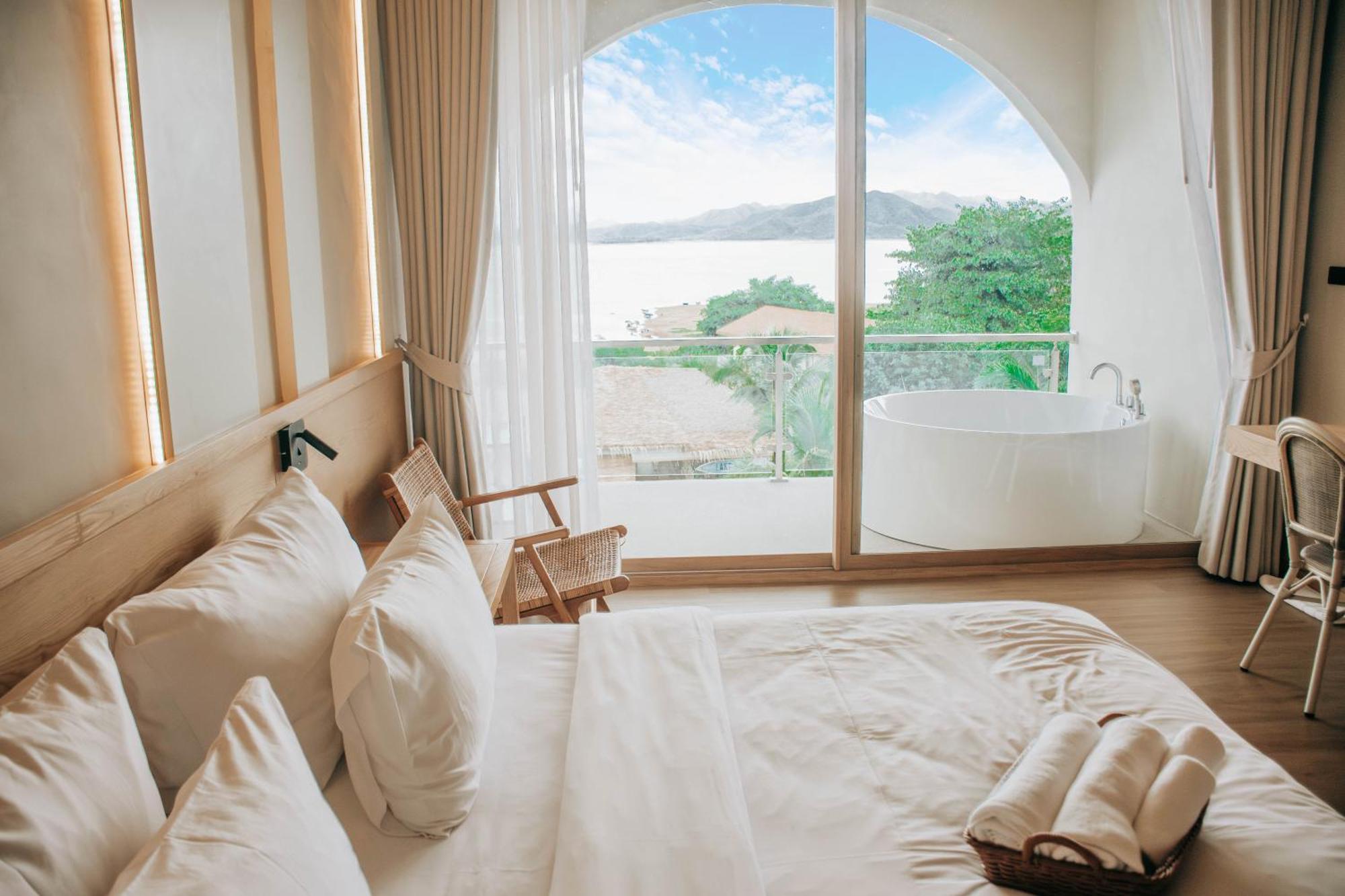 Le La Lake Resort And Spa 班康卡臣 外观 照片