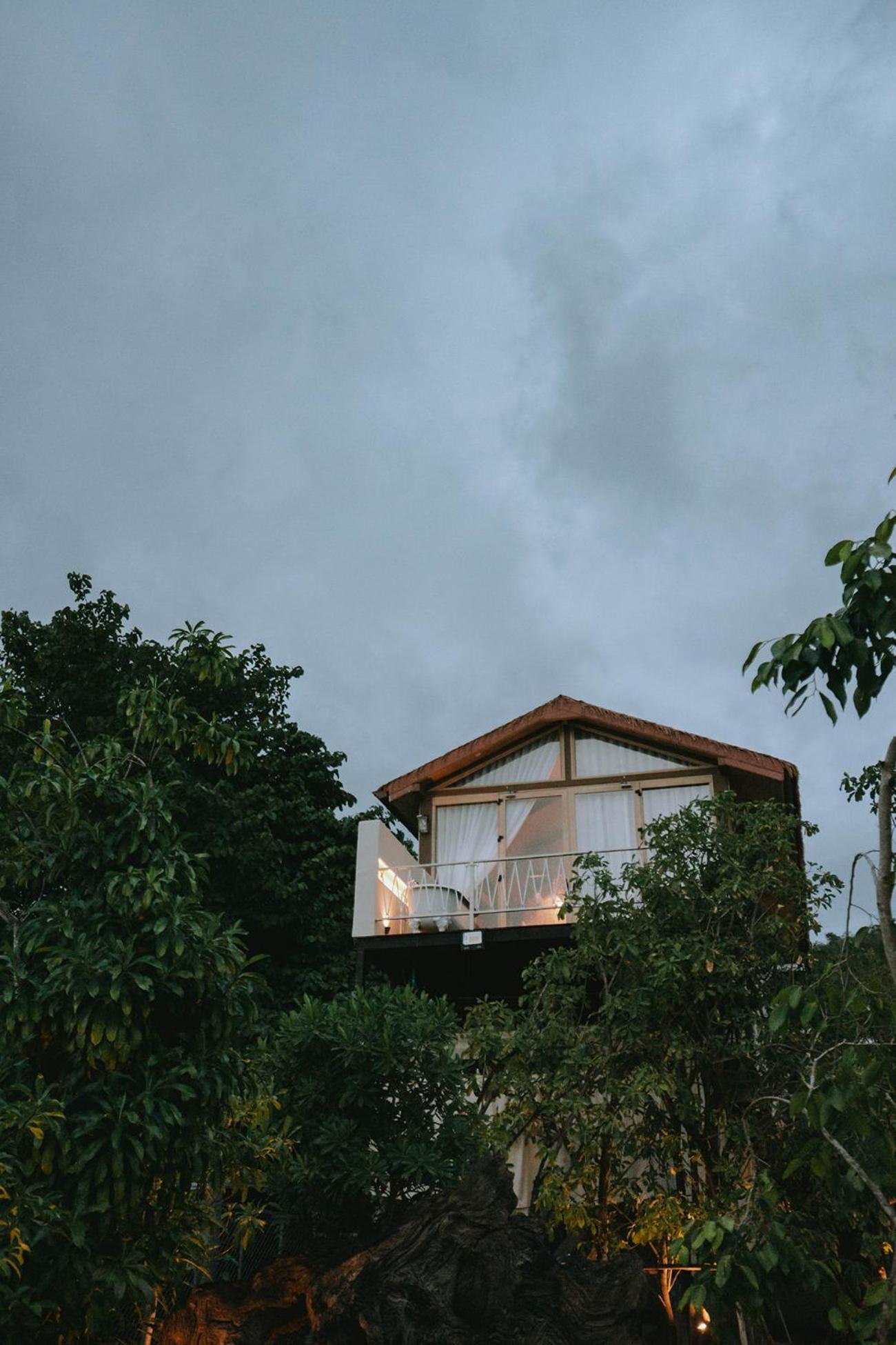 Le La Lake Resort And Spa 班康卡臣 外观 照片
