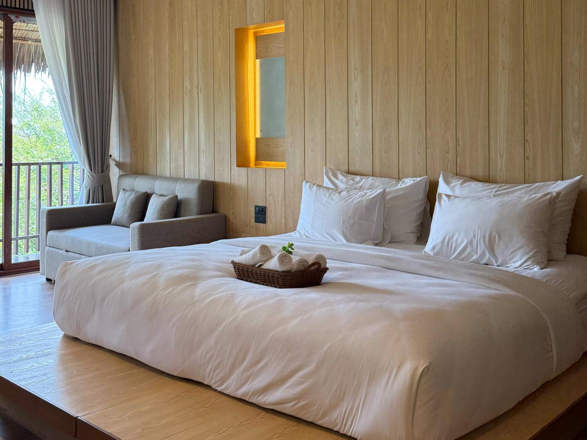 Le La Lake Resort And Spa 班康卡臣 外观 照片