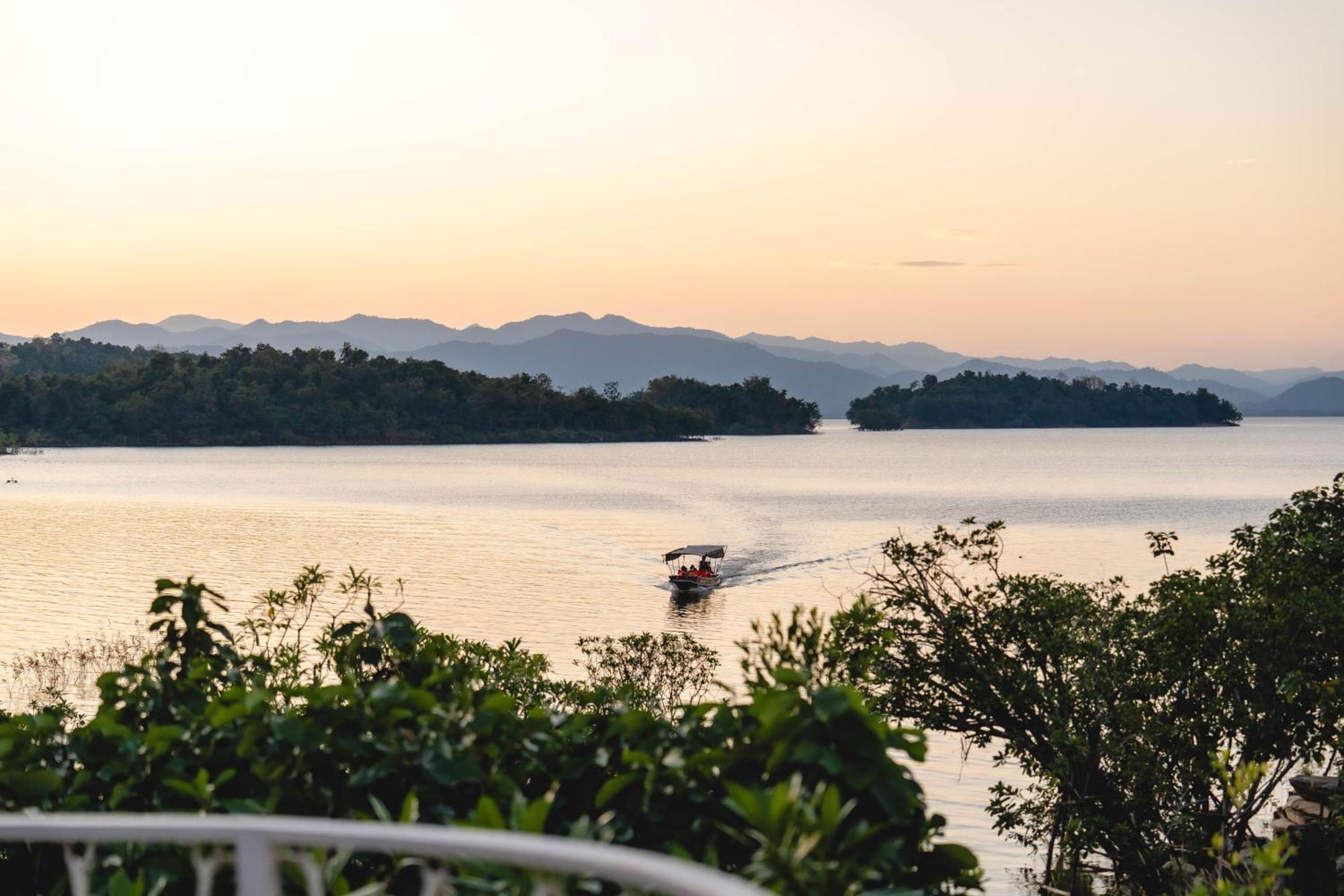Le La Lake Resort And Spa 班康卡臣 外观 照片